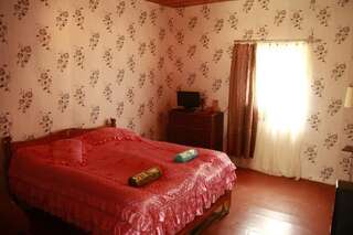Гостевой дом Guest House in Zhabeshi Lali Zhabeshi Двухместный номер с двуспальной кроватью и дополнительной кроватью-4